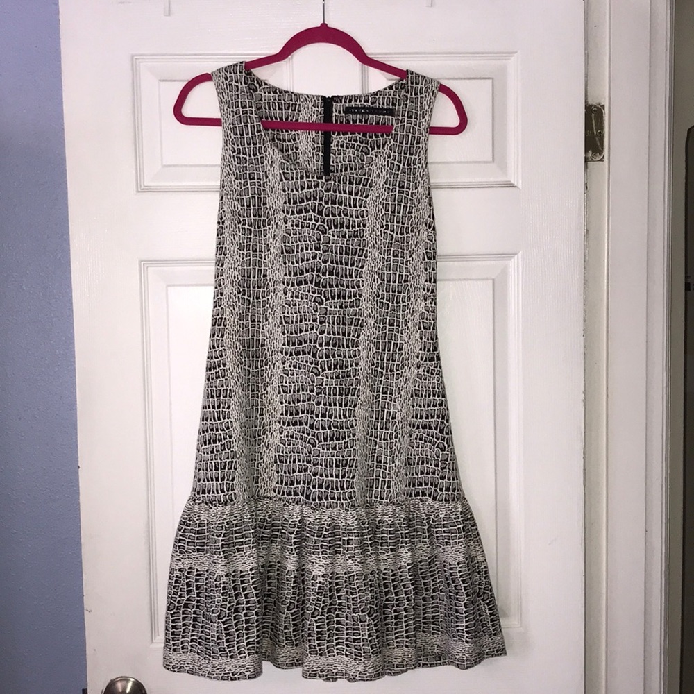 Ivanka Trump M black/white pattern midi